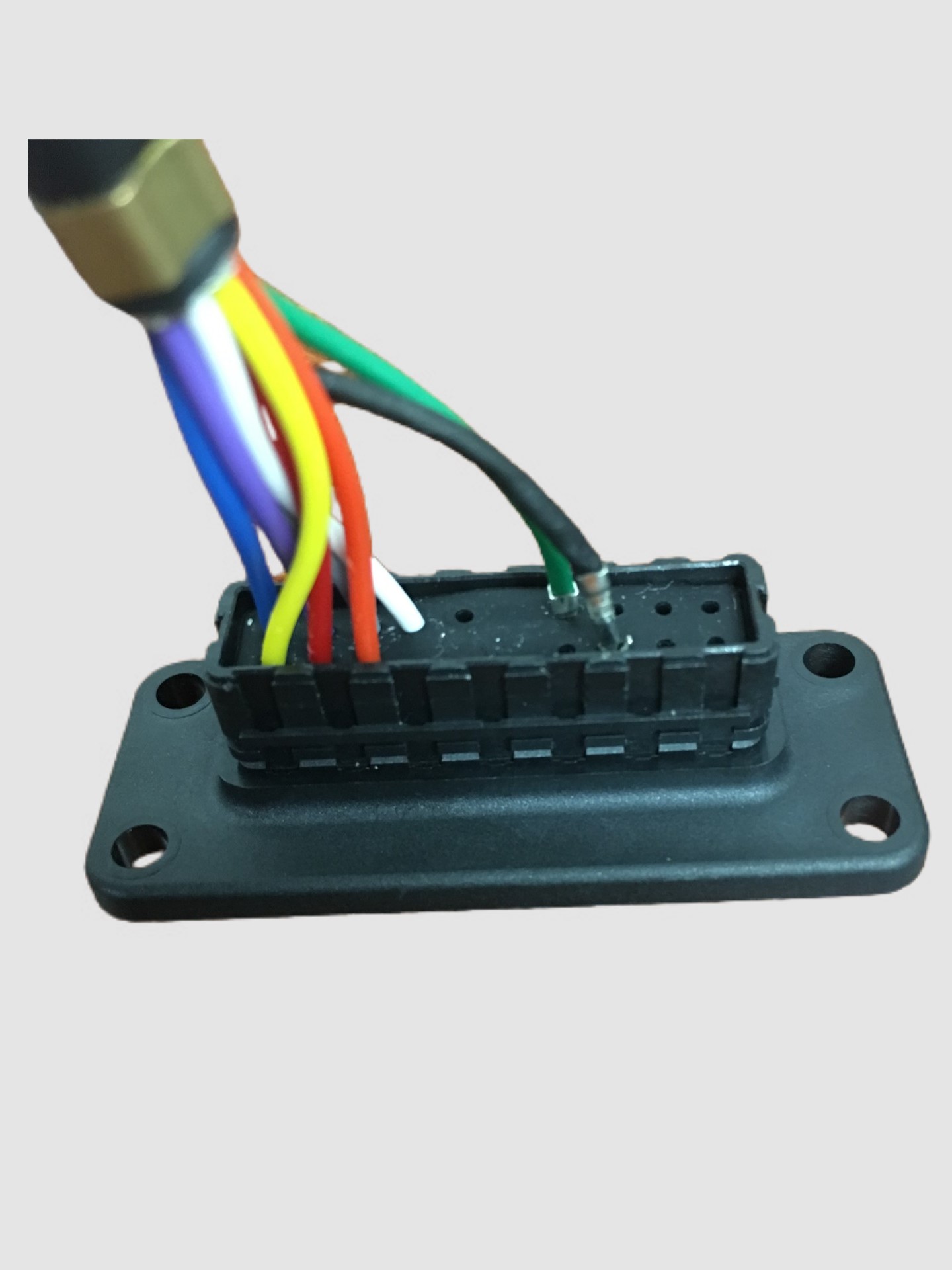 汽车连接器如何做到长期工作不漏水？