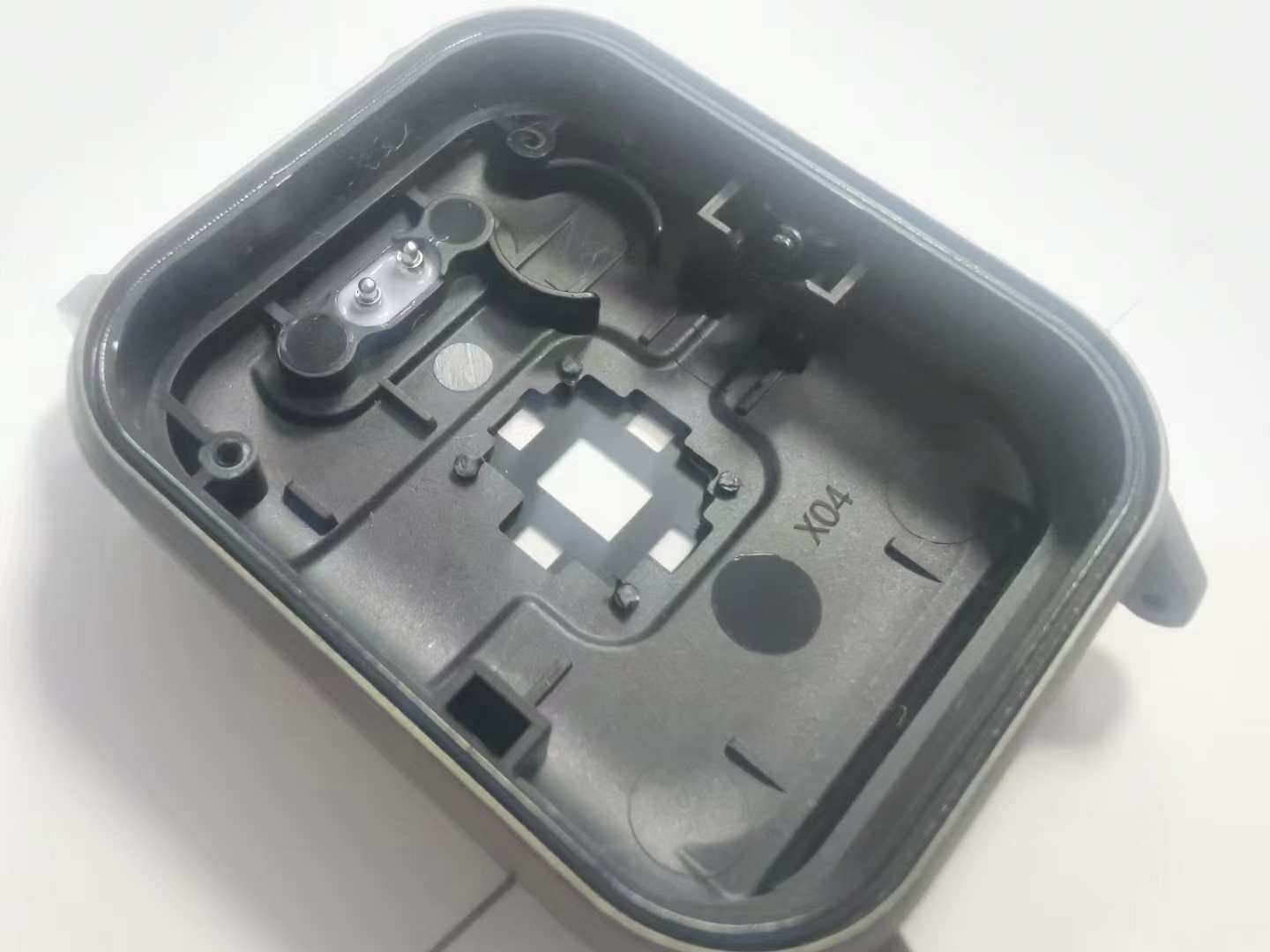 东信PUR热熔胶帮助客户解决智能手表粘结问题