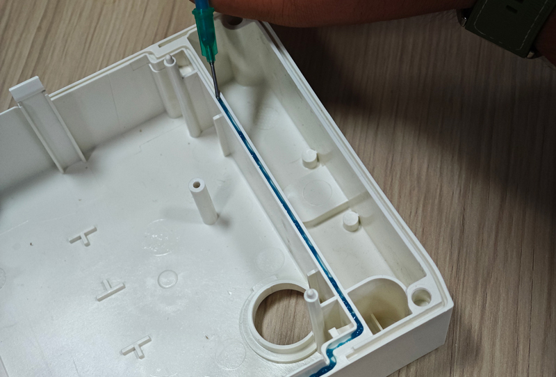 东信帮电表企业解决电表外框密封粘接难题